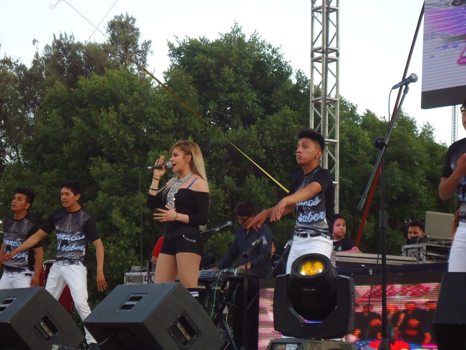 Flor y Amor joven contrataciones directas en StarMedios.com
