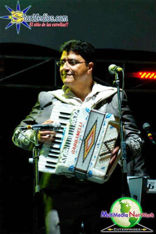 Cuanto cobra Aaron y su grupo ilusion