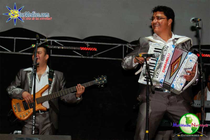 Cuanto cobra Aaron y su grupo ilusion