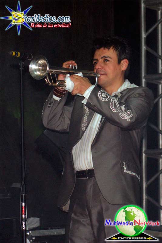 Cuanto cobra Aaron y su grupo ilusion