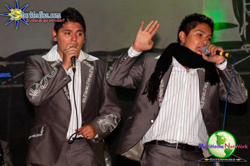 Cuanto cobra Aaron y su grupo ilusion