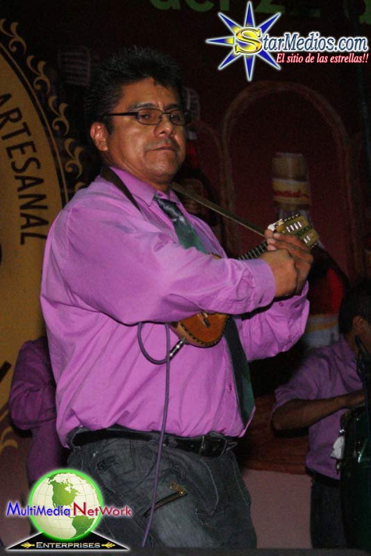 Llayras. contrataciones cuanto cobra, telefonos informes StarMedios.com