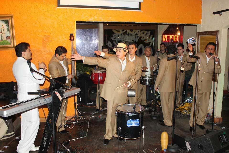 Efren David contrataciones e informes en StarMedios.com